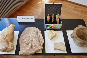 32 artifacts from Pharaonic and Roman periods
